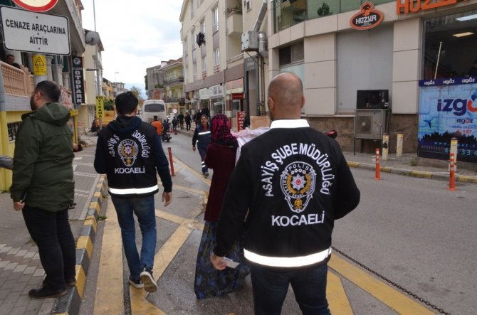 Mal Ve Hizmet Satmak Suretiyle Halkı Rahatsız Eden Şahıslara Ve Dilencilere Yönelik Uygulama Gerçekleştirildi