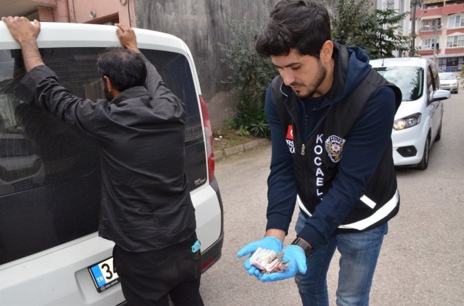 Mal Ve Hizmet Satmak Suretiyle Halkı Rahatsız Eden Şahıslara Ve Dilencilere Yönelik Uygulama Gerçekleştirildi