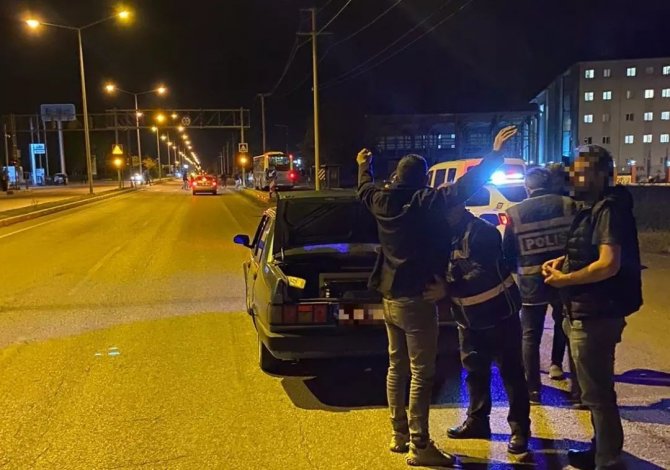 Erzincan’da 5 Sürücüye Alkollü Araç Kullanmaktan, 5 Sürücüye De Trafik Güvenliğini Tehlikeye Sokmaktan Adli İşlem Yapıldı