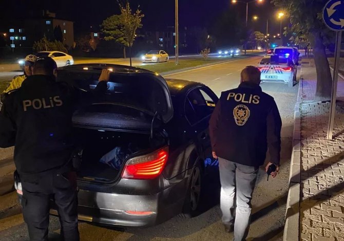 Erzincan’da 5 Sürücüye Alkollü Araç Kullanmaktan, 5 Sürücüye De Trafik Güvenliğini Tehlikeye Sokmaktan Adli İşlem Yapıldı