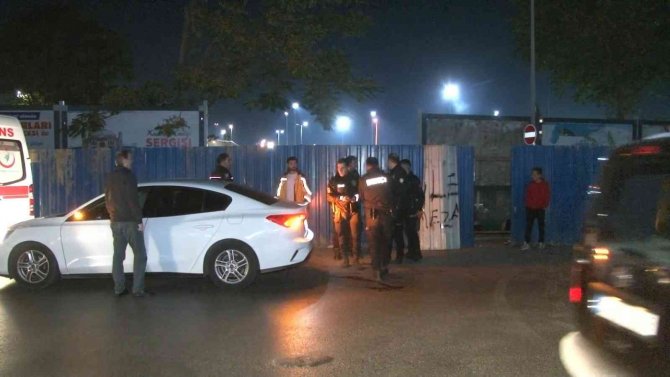Fatih’te Bir Kişi Şantiye Bariyerlerinin Arkasında Ölü Bulundu