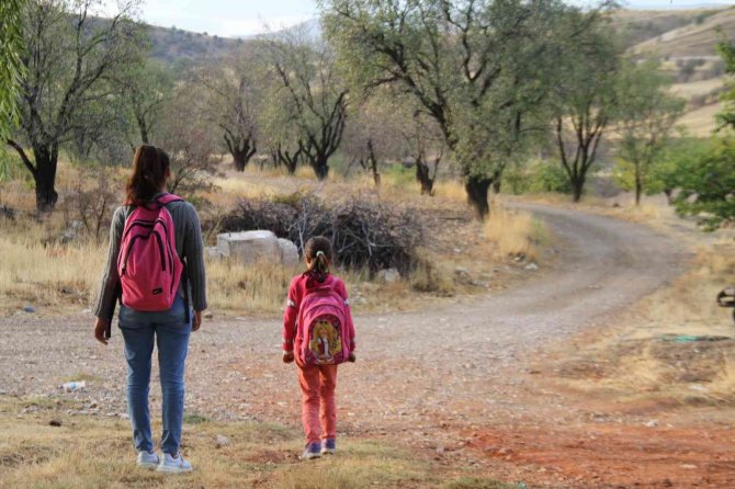 3 Kilometrelik Fark Bir Kızın Eğitim Hayatına Mal Oldu