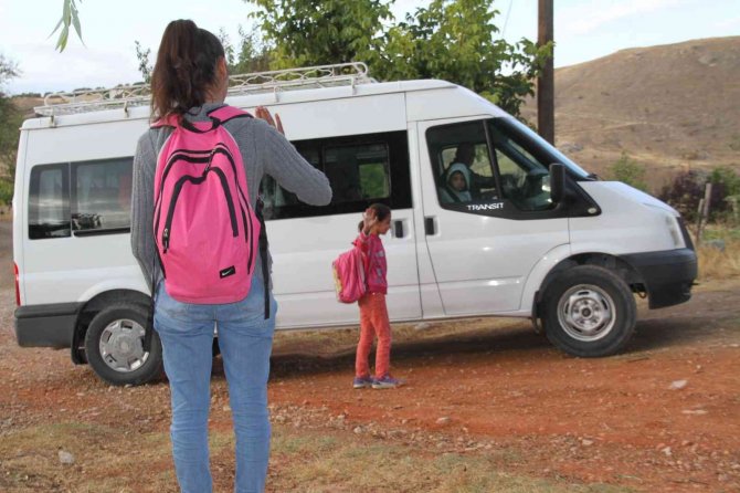 3 Kilometrelik Fark Bir Kızın Eğitim Hayatına Mal Oldu