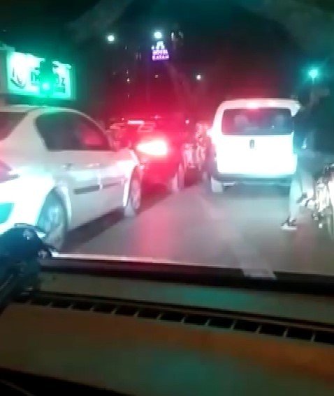 Konvoy Oluşturarak Trafikte Tehlike Saçan 30 Araca Ceza
