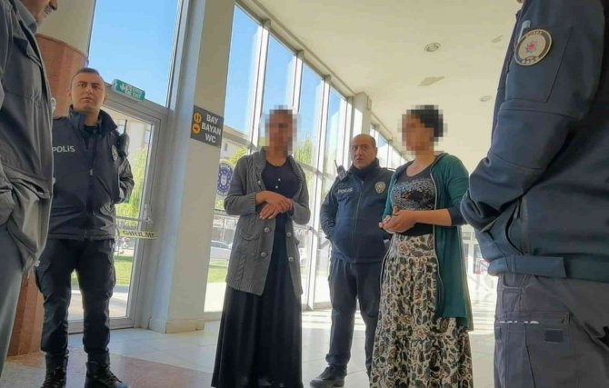 Fal Bahanesiyle Parasını Çaldılar, Polis Yakaladı