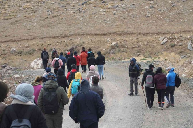 45 Dağcı Sat Gölleri’nin Güzelliklerini Görme Fırsatı Buldu