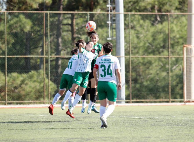 Horozkent’in Kızları İlk Haftada Farklı Kazandı