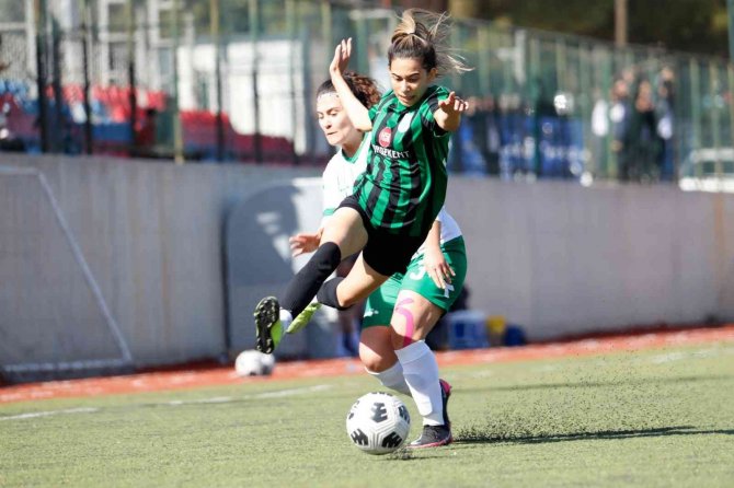 Horozkent’in Kızları İlk Haftada Farklı Kazandı