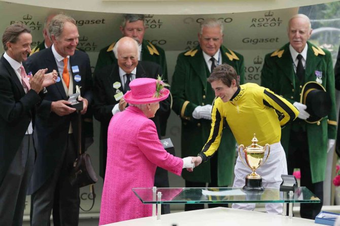 İ̇ngiltere Kralı Charles, Kraliçe’den Kalan Yarış Atlarını Satıyor