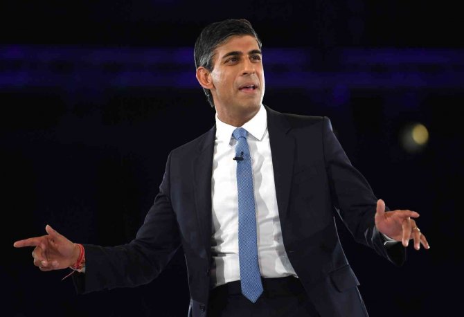 Rishi Sunak, İ̇ngiltere’nin İlk Hint Kökenli Başbakanı Oldu