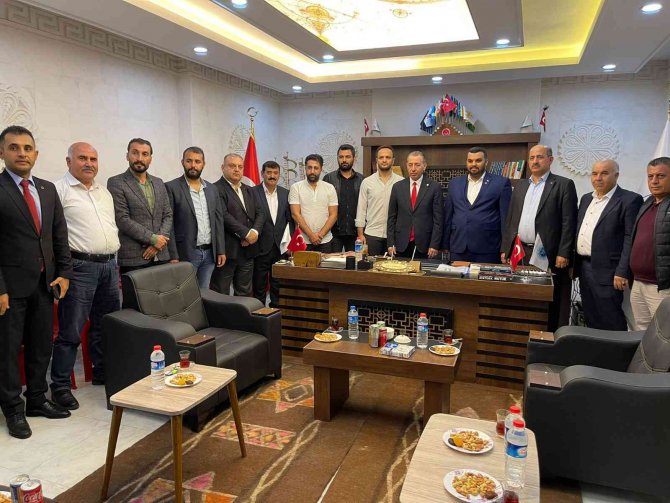 Türkmen Bakan, Silopi’de Türk Ocaklarında Vatandaşlarla Bir Araya Geldi