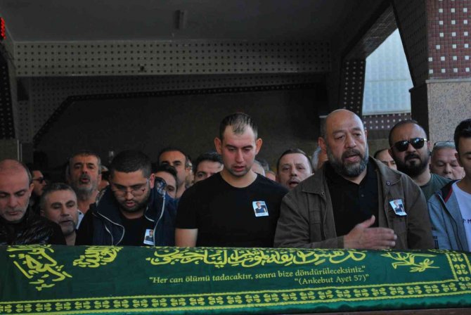 İ̇zmir’de Boşanma Aşamasındaki Eşi Tarafından Öldürülen Kadın Son Yolculuğuna Uğurlandı