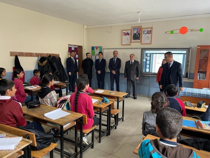 Kaymakam Okan Daştan Okullarda İncelemelerde Bulundu