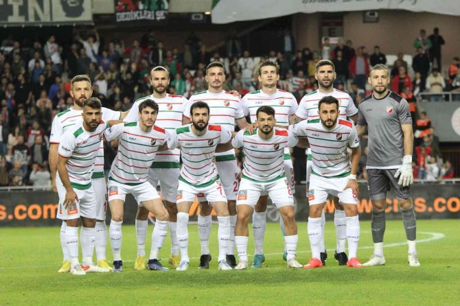 Karşıyaka Emin Adımlarla Zirve Yolunda