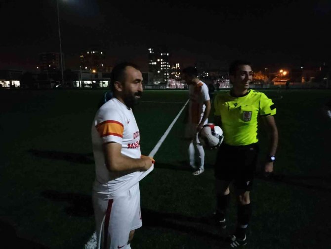Sahada Elektrikler Gitti, Gece Maçları 15 Dakika Durdu