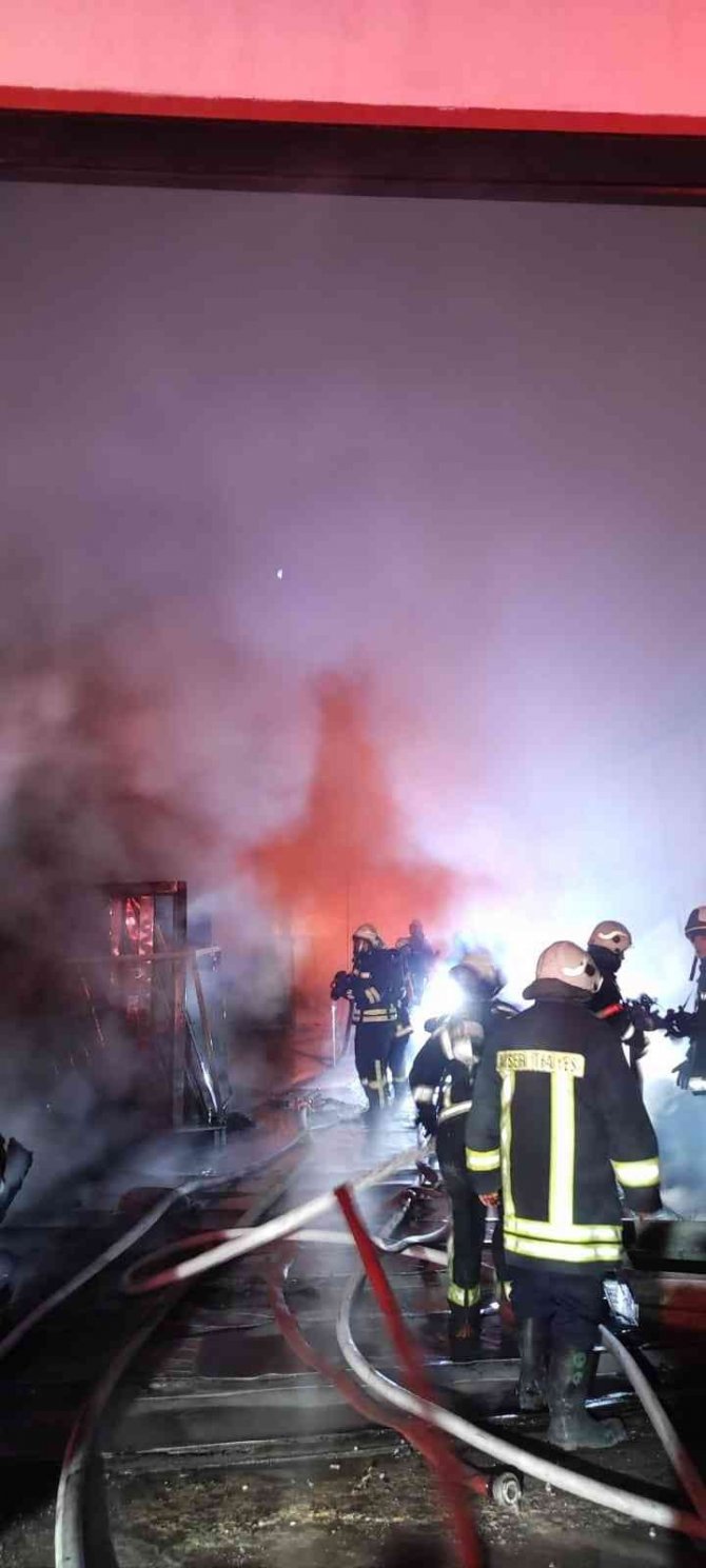 Çelik Kapı Fabrikasında Yangın