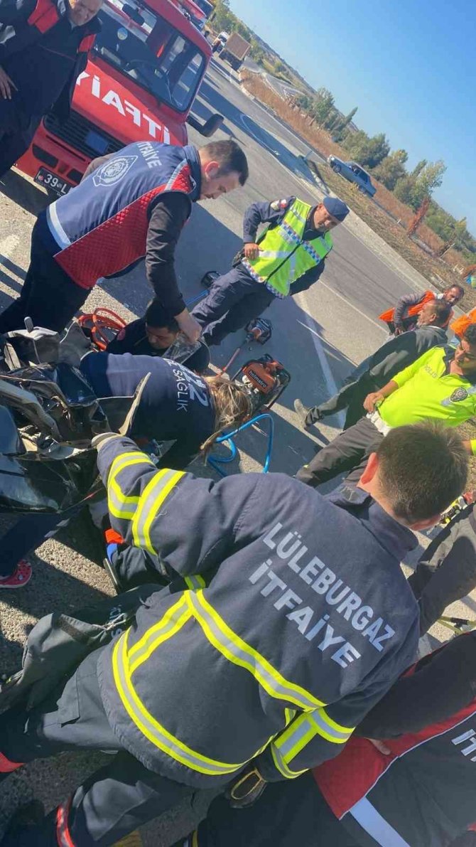 Kırklareli’nde Otomobille Hafriyat Kamyonu Çarpıştı: 3 Yaralı