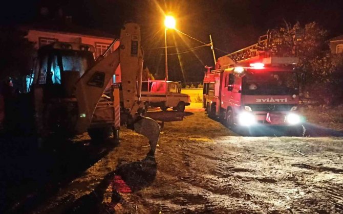 Kırklareli’nde Park Halindeki Kepçe Alev Aldı