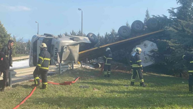 Gebze’de Kimyasal Madde Yüklü Tanker Devrildi: 1 Yaralı