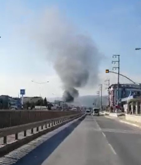 Kocaeli’de Bir Petrol Firması Alev Alev Yanıyor