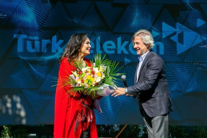 Yeşilçam’ın Sultanı Türkan Şoray Hayranlarıyla Buluştu