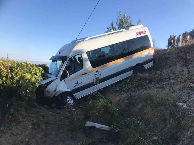 Öğrenci Servisi Üzüm Bağına Uçtu: 5’i Öğrenci 6 Yaralı
