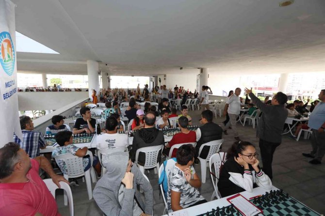 Mezitli’de Satranççılar Hamlelerini Cumhuriyet İçin Yaptı