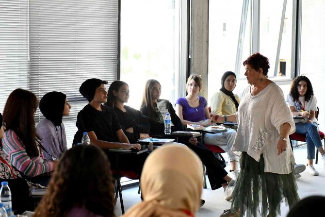 Antalya Edebiyat Günleri’ne Işıl Özgentürk’ten Öykü Atölyesi