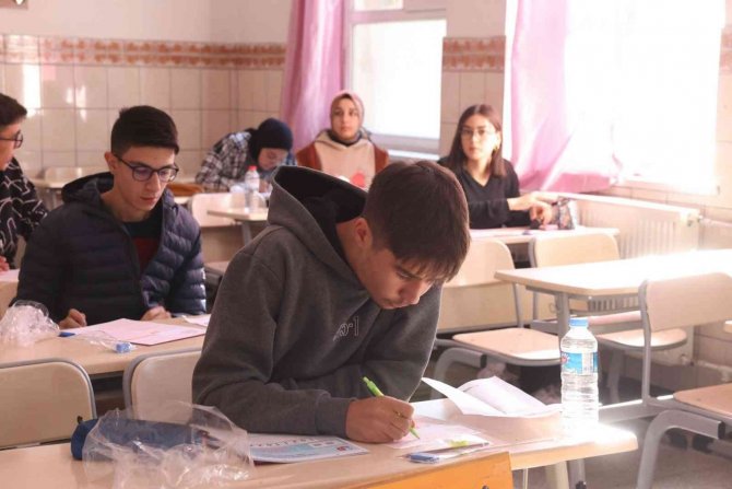 Nevşehir’de Tyt Deneme Sınavına Bin 709 Öğrenci Katıldı