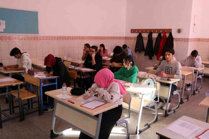 Nevşehir’de Tyt Deneme Sınavına Bin 709 Öğrenci Katıldı