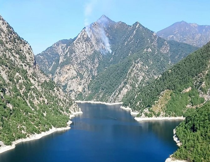 Osmaniye’deki Orman Yangını İkinci Gününde Devam Ediyor