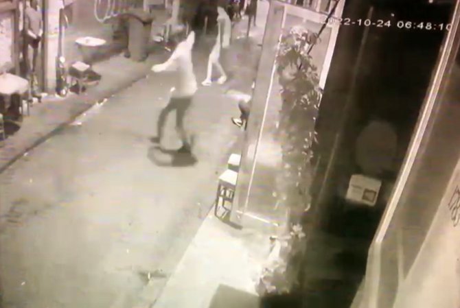 Beyoğlu’nda Silahlı Saldırı Öncesi Meydan Kavgası Kamerada