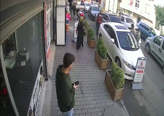 Arnavutköy’de Park Kavgasında Silahlar Konuştu 1’i Çocuk 2 Kişi Yaralanarak Hastaneye Kaldırıldı