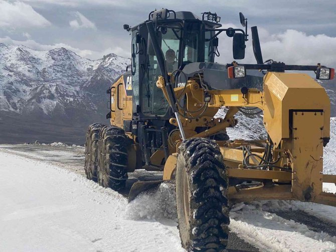 Şırnak’ta Karla Mücadele Mesaisi Başladı