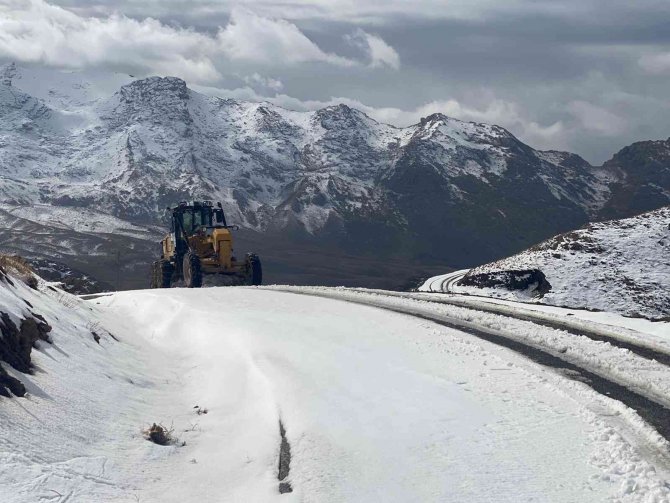 Şırnak’ta Karla Mücadele Mesaisi Başladı