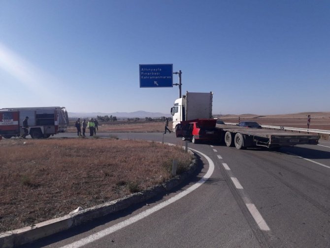 Otomobil İle Tır Çarpıştı: 1’i Çocuk 3 Yaralı