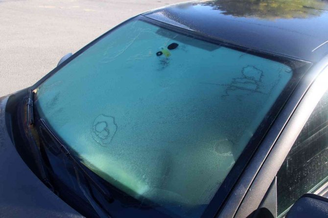 Hava Sıcaklığı Sıfırın Altına Düştü, Araç Camları Buz Tuttu