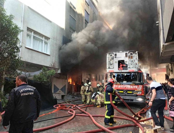İ̇şyeri Alevlere Teslim Oldu: Ekmek Teknesinin Yanışını Gözyaşları İçerisinde Seyretti