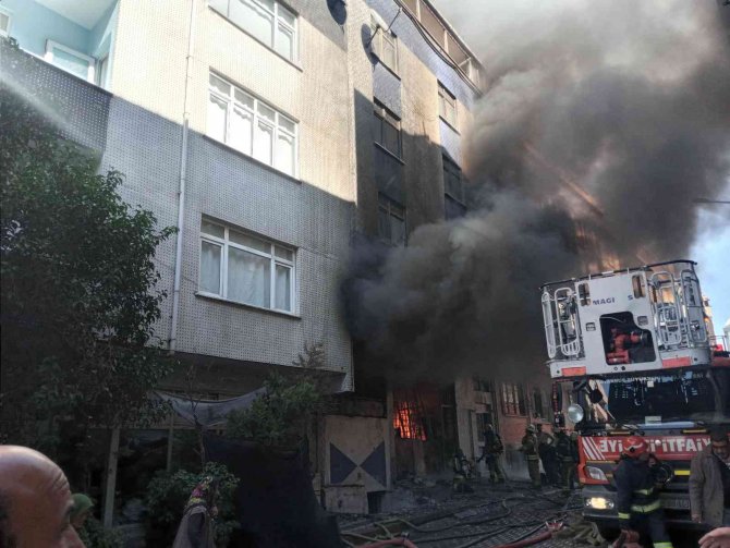İ̇şyeri Alevlere Teslim Oldu: Ekmek Teknesinin Yanışını Gözyaşları İçerisinde Seyretti