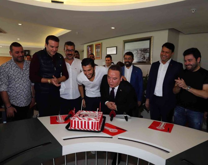 Antalyaspor’dan, Başkan Böcek’e Doğum Günü Kutlaması