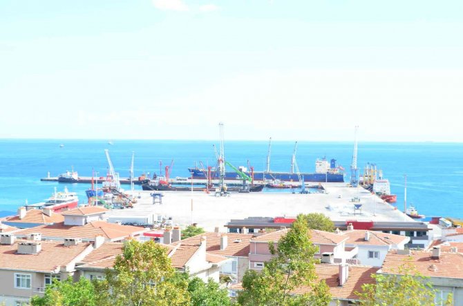 Şehrin Göbeğinde Devasa Genişleyen Ceyport Limanının Çed Raporu Durduruldu