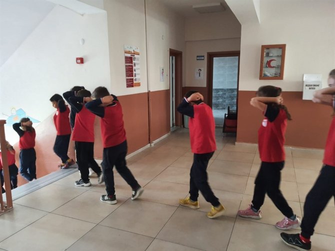 Tekirdağ’da Okulda Tatbikat Ve Afet Eğitimi