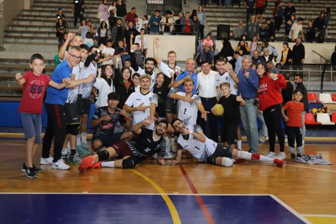Nazilli Belediyespor Voleybolda, Denizli Temsilcisini 3-0 Mağlup Etti