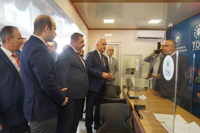 Toki̇’nin Tanıtım Tırı Kastamonu’da: Sanal Gerçeklik Gözlüğüyle Türkiye’nin En Büyük Sosyal Konut Projesini İncelediler