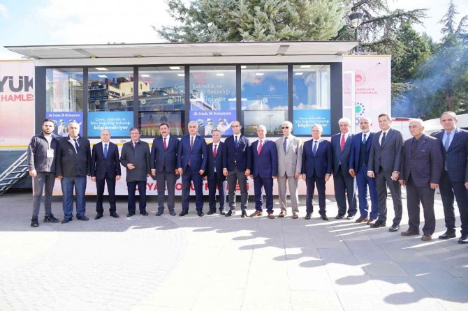 Toki̇’nin Tanıtım Tırı Kastamonu’da: Sanal Gerçeklik Gözlüğüyle Türkiye’nin En Büyük Sosyal Konut Projesini İncelediler