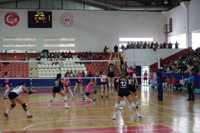 Tvf Kadınlar 2. Lig: Cadence Gölcük İ̇hsaniye Spor: 3 - Bilecik Belediye Spor: 2