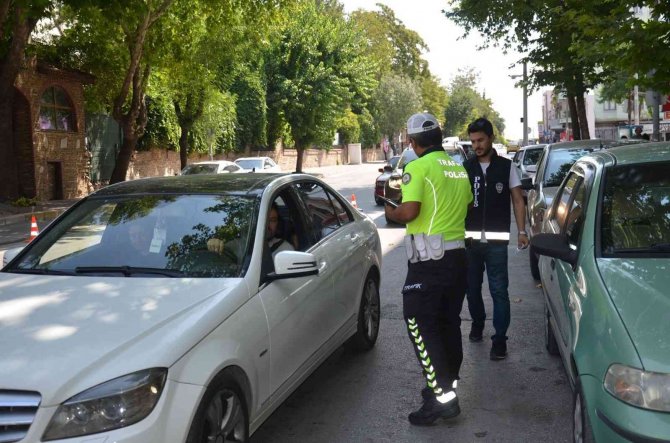 Uşak’ta 1415 Araç Sürücüsüne Para Cezası Kesildi