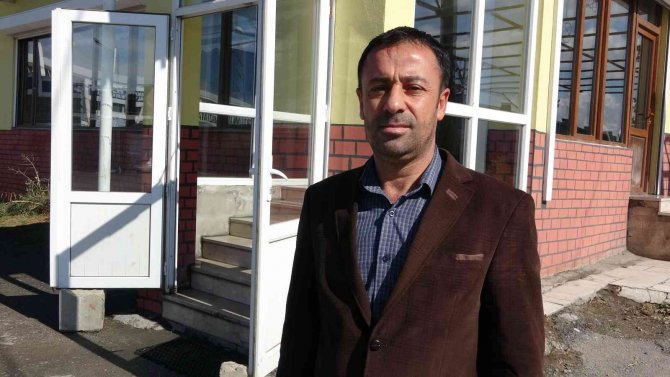 Van’da Panik Dolu Anlar: Nefes Borusuna Yiyecek Kaçan Müşteriyi İş Yeri Sahibi Kurtardı