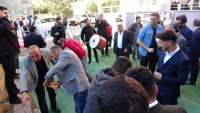 Van’da Davullu Zurnalı Bal Hasadı