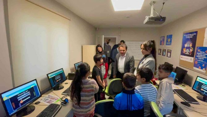 Başkan Vekili Aydoğan’dan Tegv Muradiye Öğrenim Birimine Ziyaret